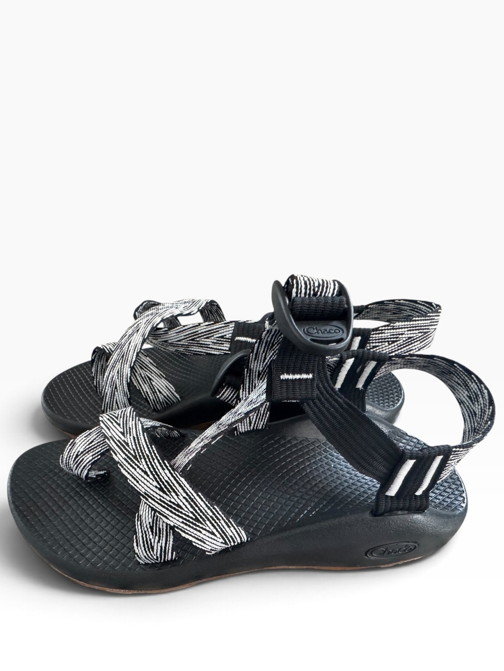 Chaco Women's Z2 Classic Outdoor Sandal trap black and white size 7 unworn